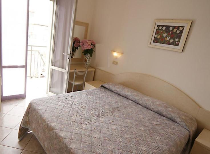 בלריה-איגאה מרינה Hotel Adria מראה חיצוני תמונה