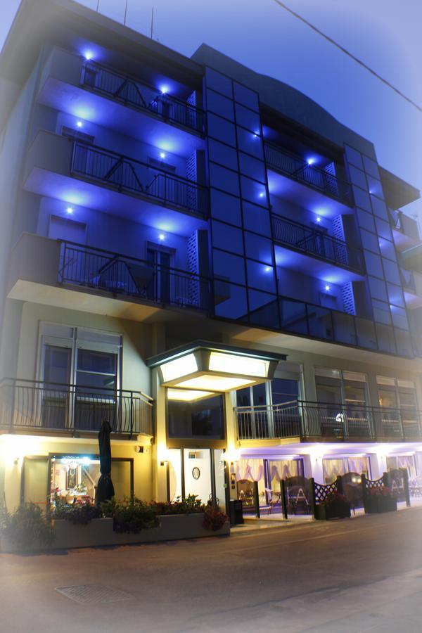 בלריה-איגאה מרינה Hotel Adria מראה חיצוני תמונה