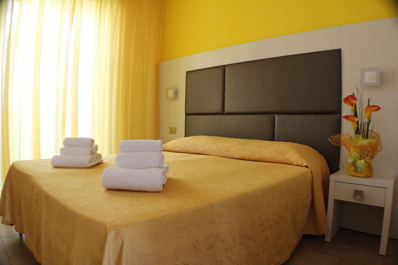 בלריה-איגאה מרינה Hotel Adria מראה חיצוני תמונה