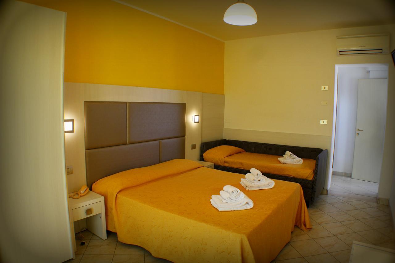 בלריה-איגאה מרינה Hotel Adria מראה חיצוני תמונה